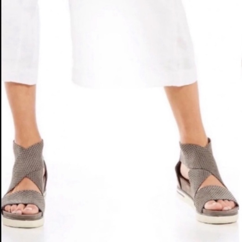 Eileen Fisher Sport Tumbled Perforated Platform Sandals Nubuck Leather Size 7.5